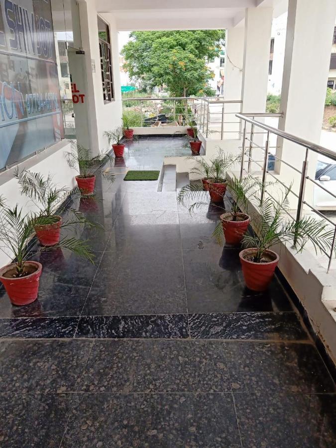 Shivjot Hotel Kharar Exterior photo